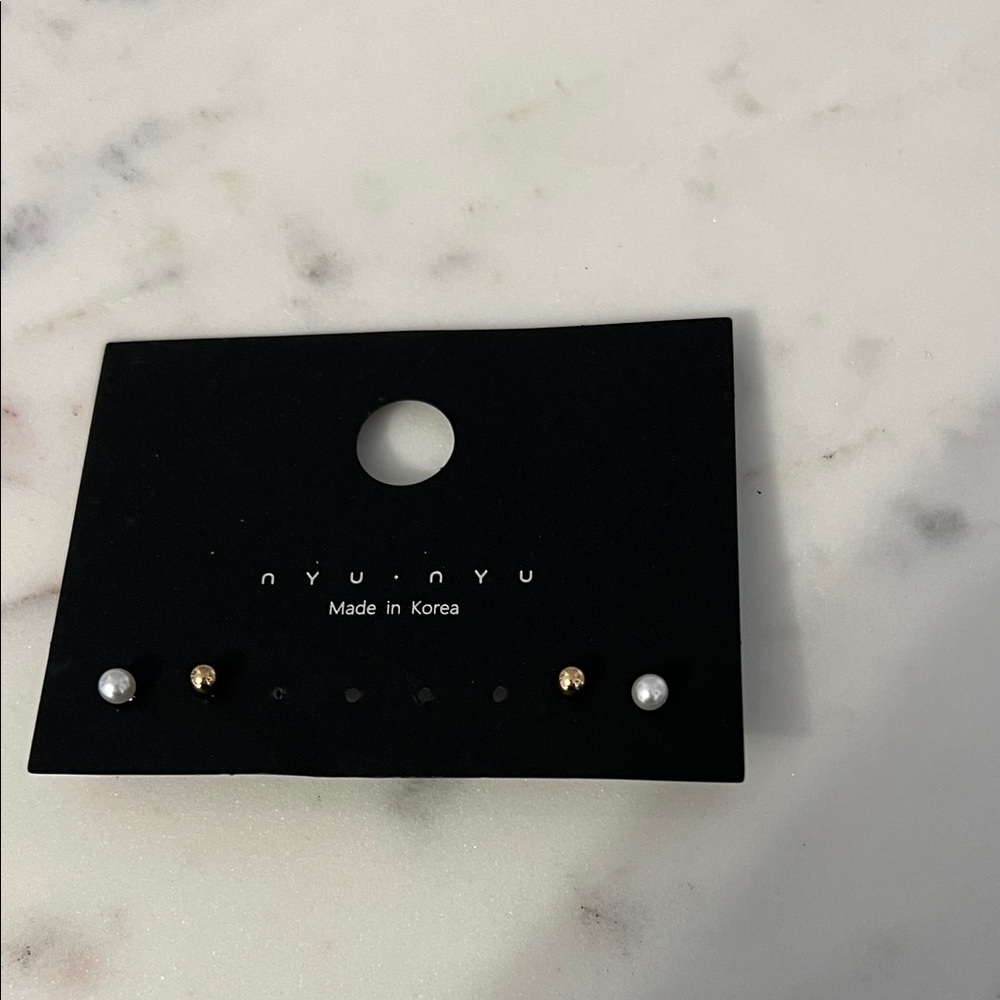 nYu.nYu Pearl and Gold Stud Earring Set